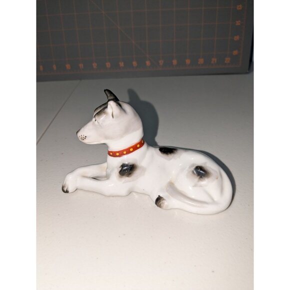 Vintage Japanese Porcelain Dog Figurine With Red Collar & Spotted Coat - Picture 2 of 7